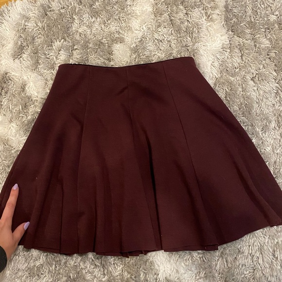 Burgundy slimming A-line skirt 💃🏼 - Picture 4 of 4